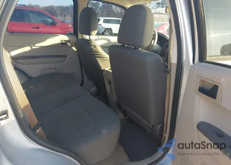 2012 Ford Escape Xls z USA, uszkodzony, nr VIN 1FMCU0C77CKB63355